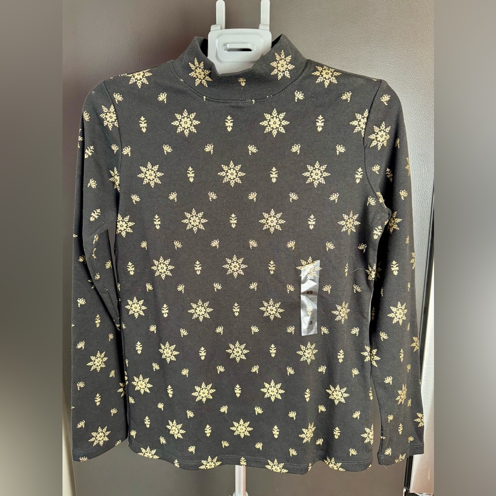 NWT | Karen Scott | Size XS | Gold Snowflake Black Turtleneck